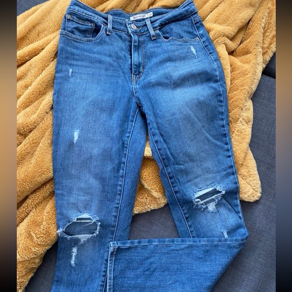 Distressed Levi’s Jeans size 29